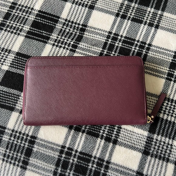 Kate Spade Travel Wallet - Picture 2 of 5